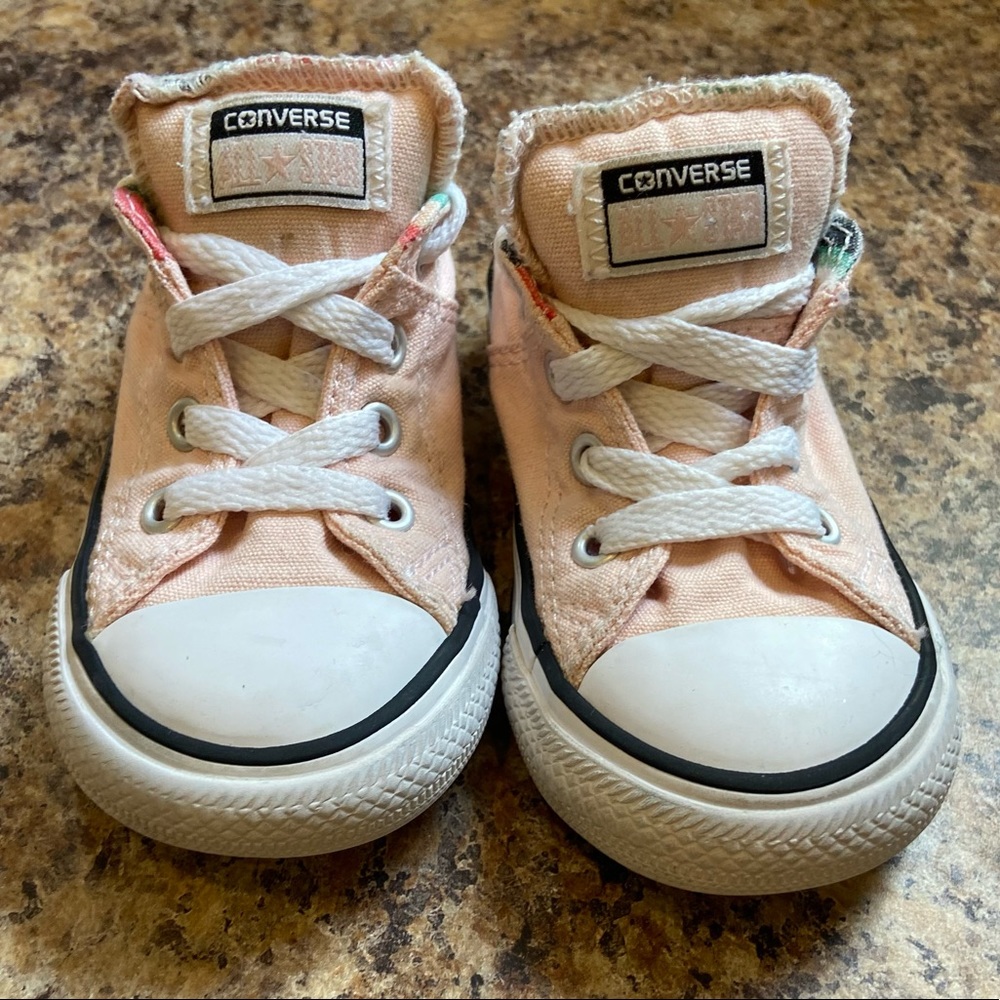 Light pink converse all star toddler size 6